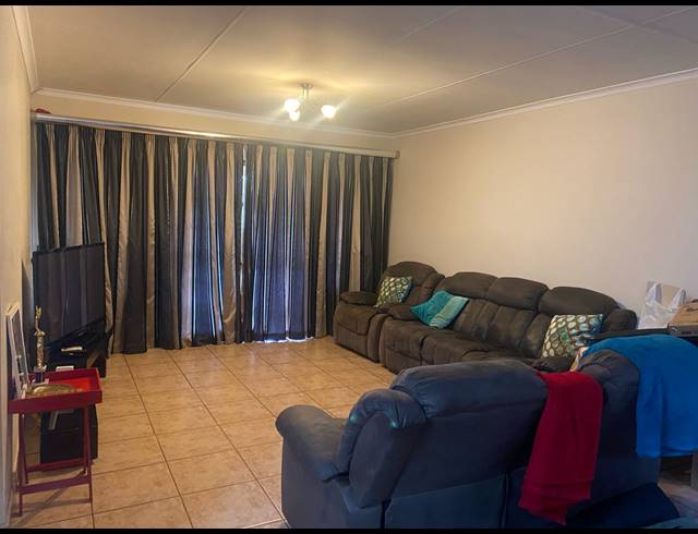 3 BEDROOM TOWNHOUSE FOR SALE IN LINCOLN MEADE